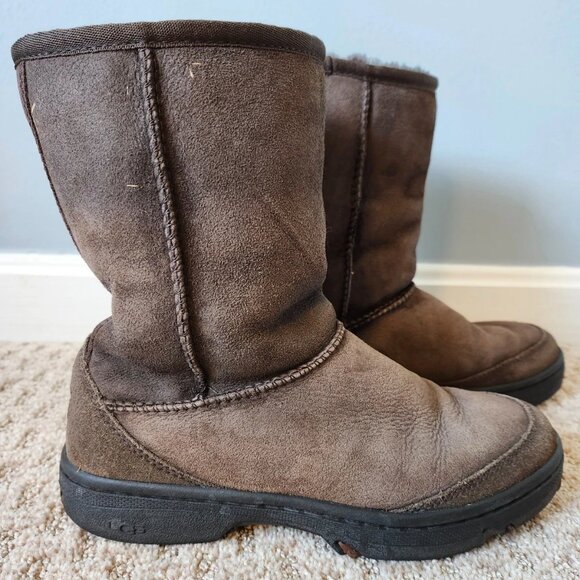 UGG Australia Ultimate Short Boots, Dark Brown Leather, Size 7, EUC! - Picture 1 of 11